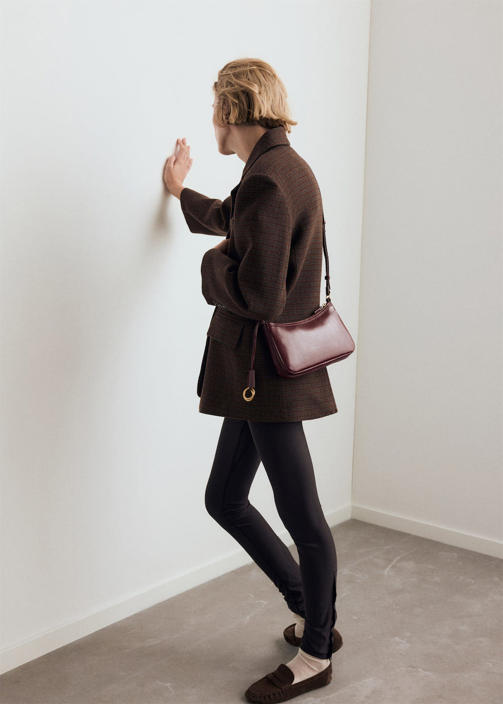 Crossbody bag with charms and rings - Image 3